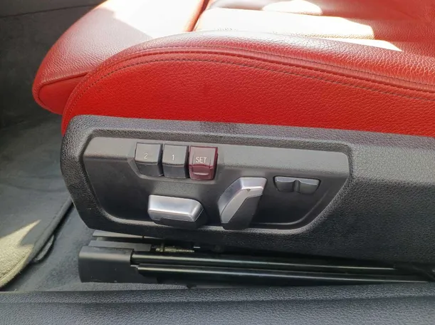 Car image 25