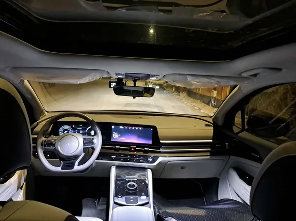 Car image 7
