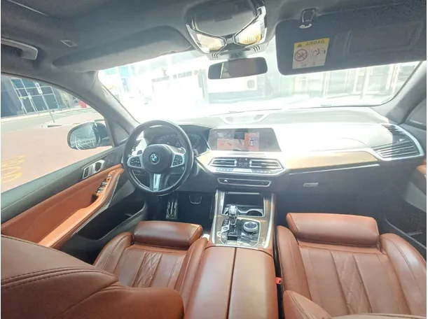Car image 13