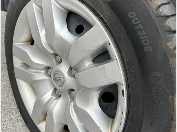 Car image 8
