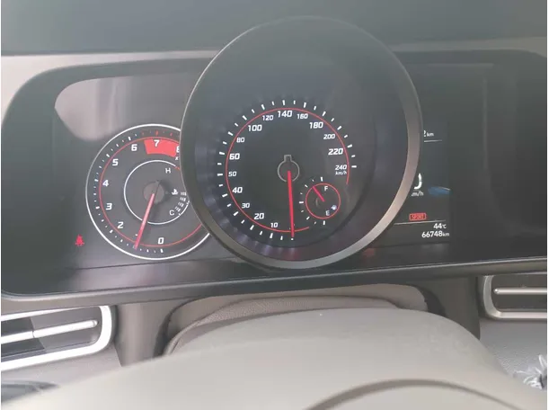 Car image 21