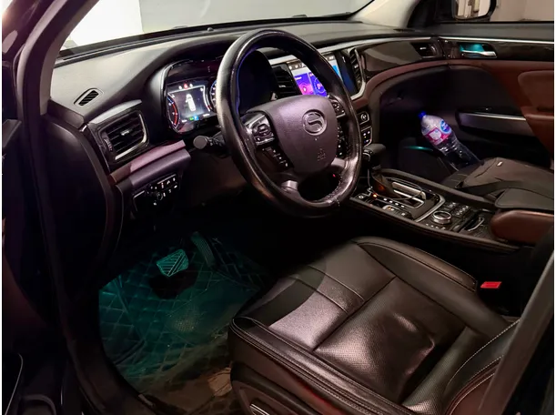 Car image 5