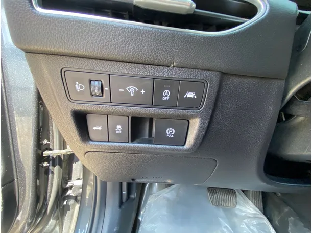 Car image 23