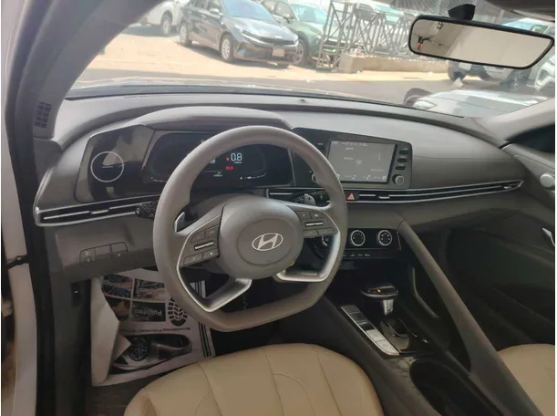 Car image 14