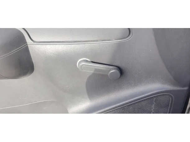 Car image 27