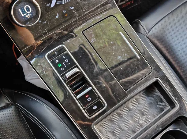 Car image 21