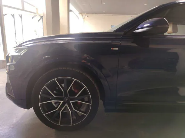 Car image 9