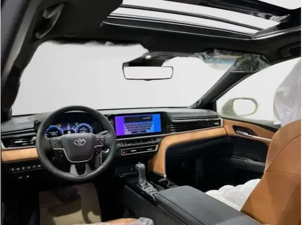 Car image 8