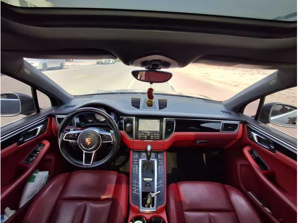 Car image 14