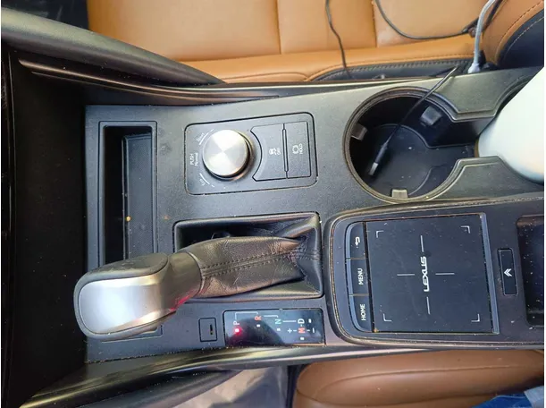 Car image 24