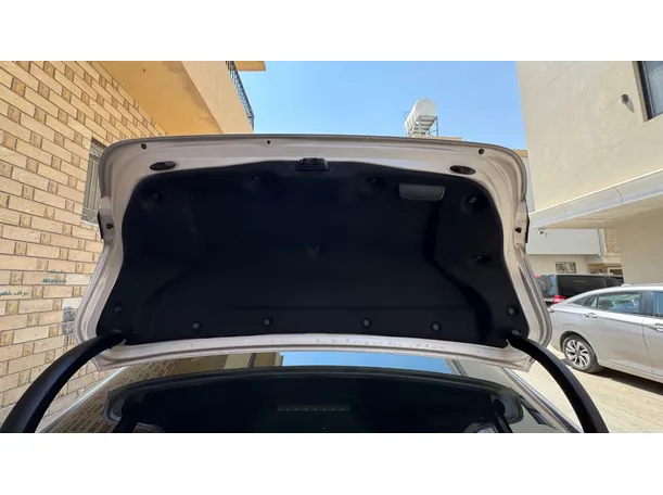 Car image 20