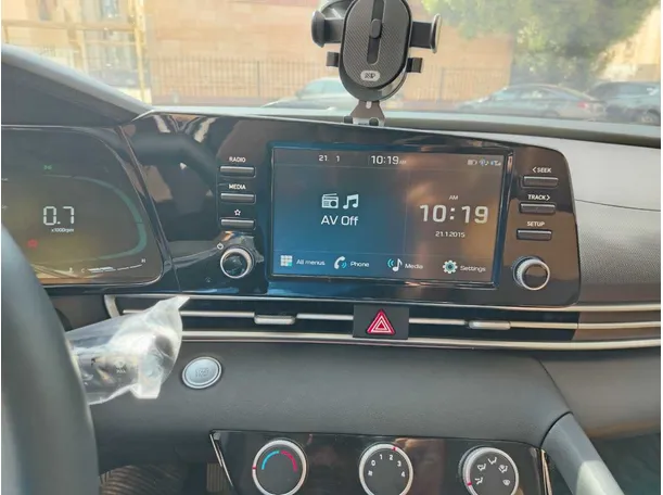 Car image 25