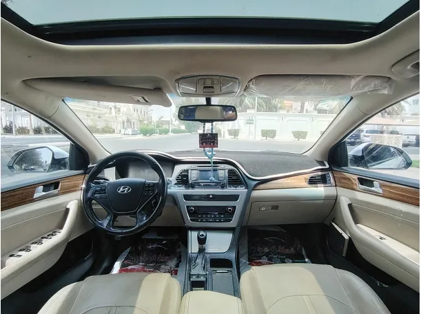Car image 17