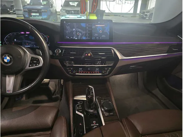 Car image 17