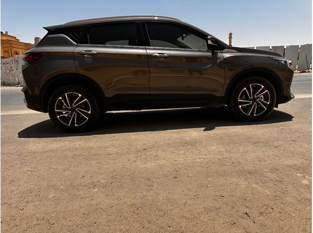 Car image 4