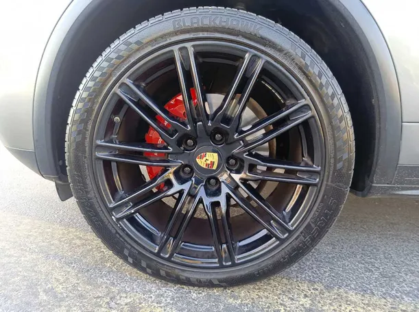 Car image 10
