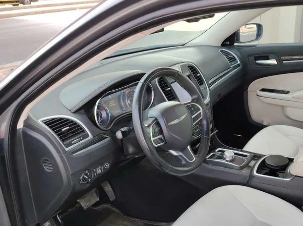 Car image 12