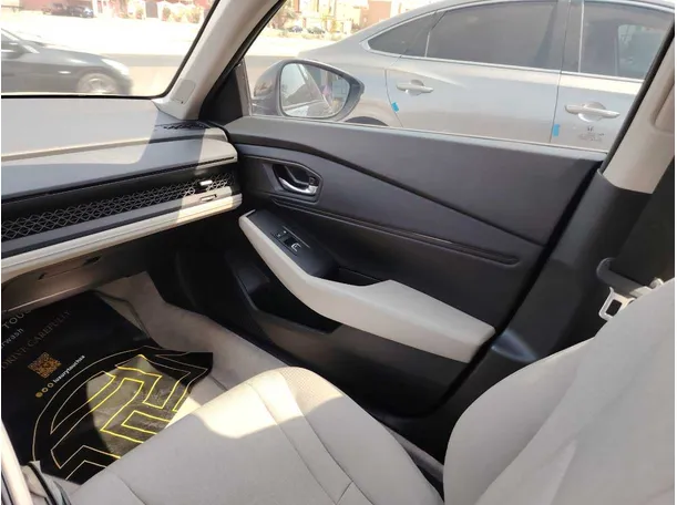 Car image 43