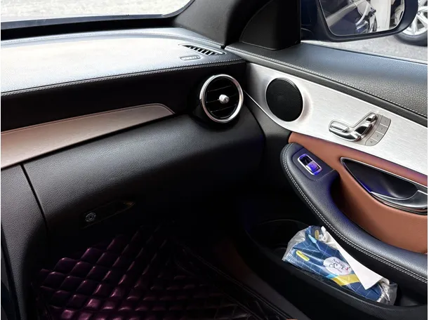 Car image 26
