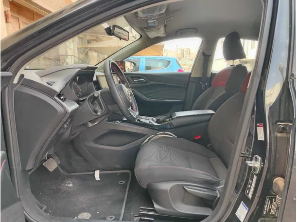 Car image 13