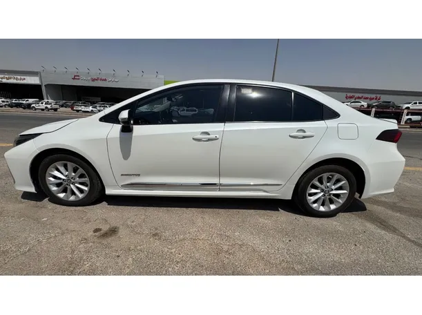 Car image 8