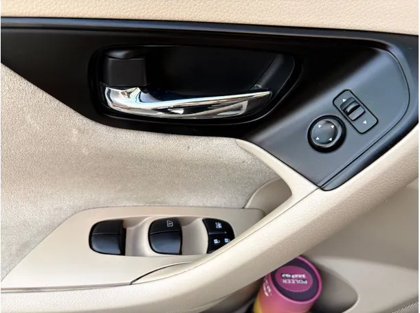 Car image 26