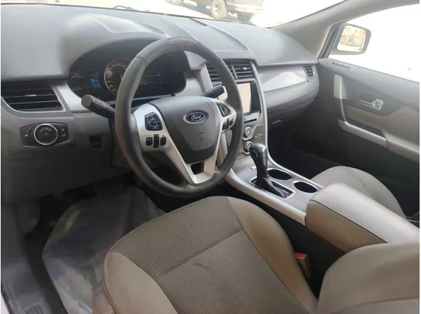 Car image 14