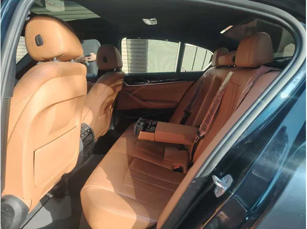 Car image 19