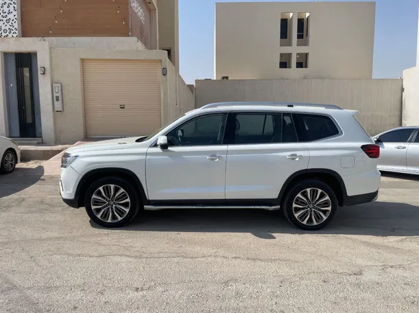 Car image 8