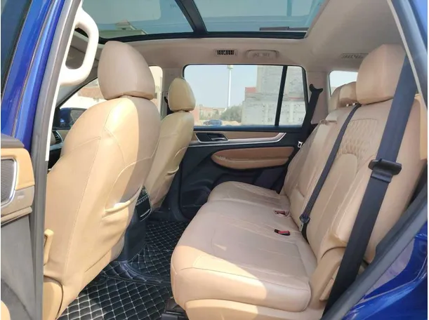 Car image 19