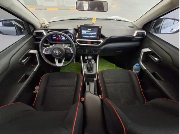 Car image 14