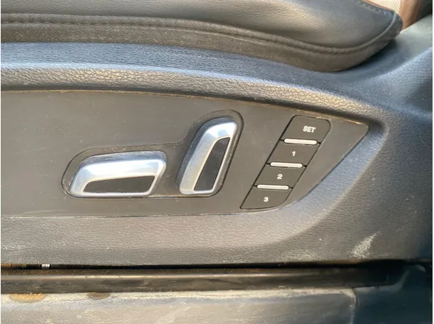 Car image 29
