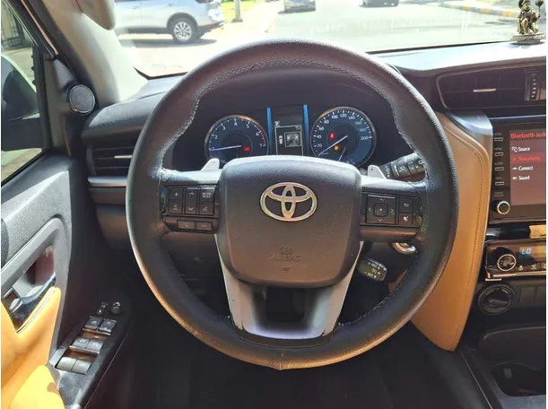 Car image 17