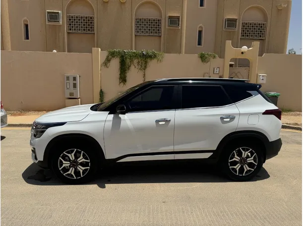 Car image 8