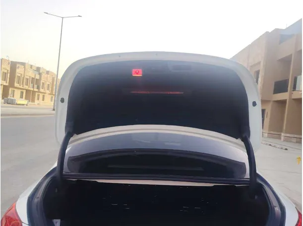 Car image 24