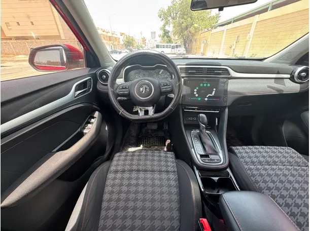 Car image 16