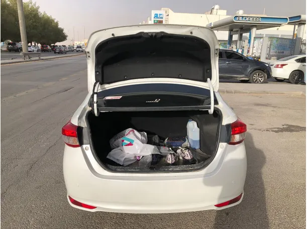 Car image 18