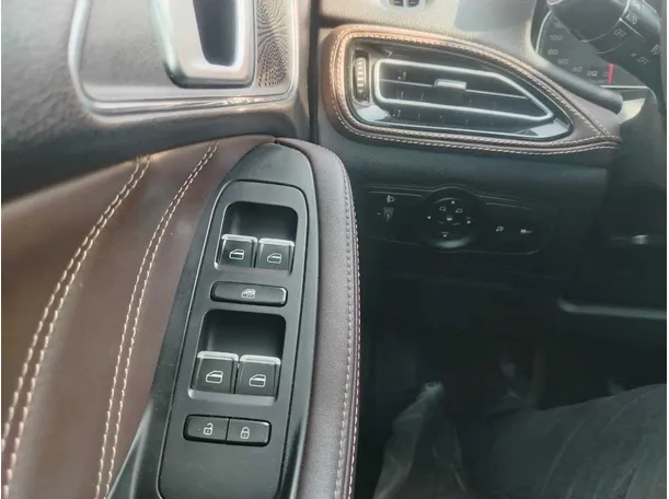 Car image 36