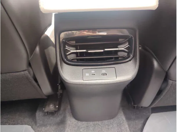 Car image 28