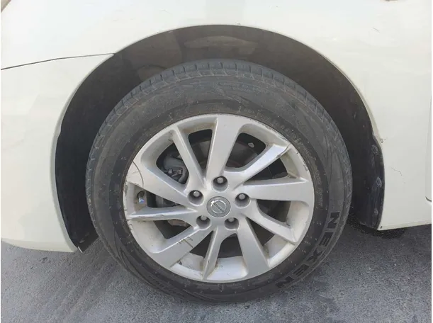 Car image 9