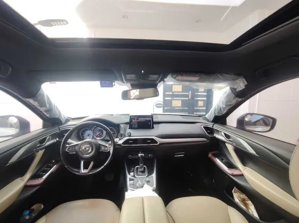 Car image 17
