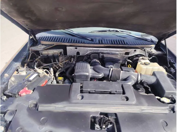 Car image 30