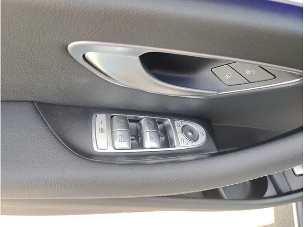 Car image 40