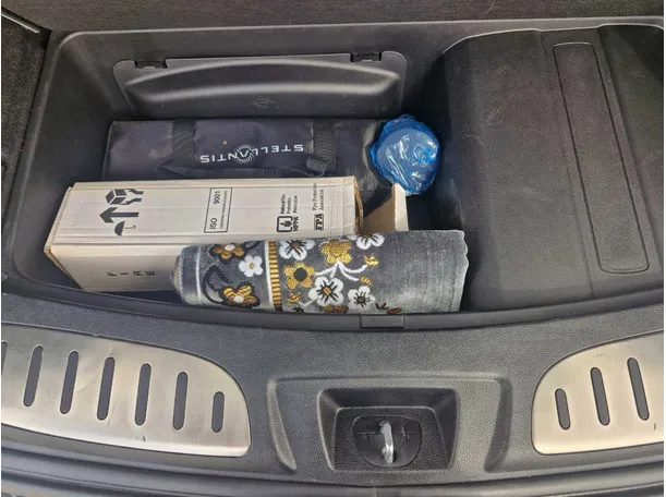 Car image 24