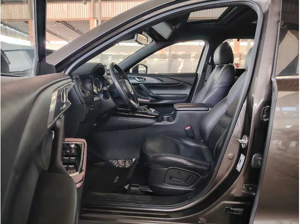 Car image 12