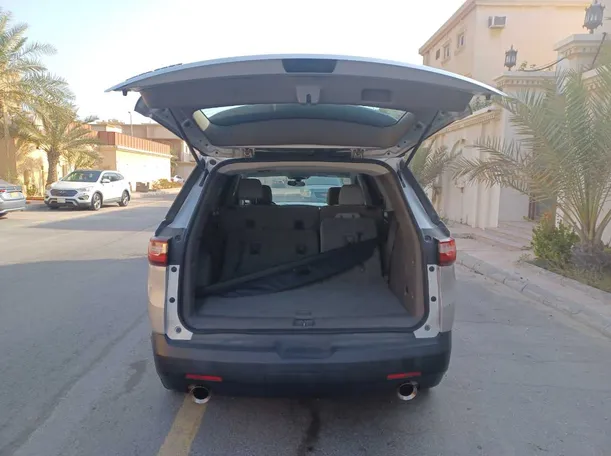 Car image 18