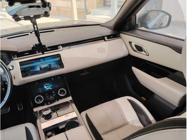 Car image 30