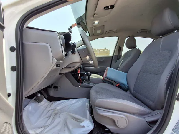 Car image 12