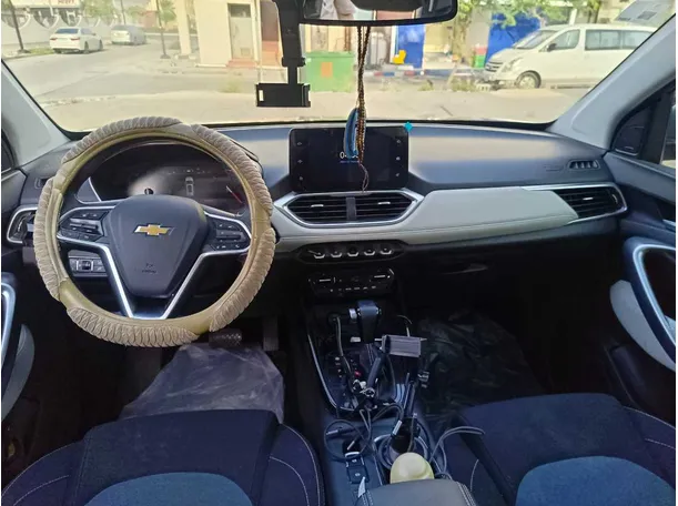 Car image 19