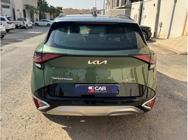 Car image 5